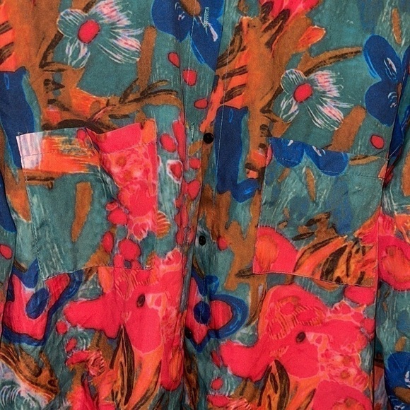 NWOT- Floral Brush Print, Pocket Front Button Up Blouse. 5️⃣✖️3️⃣0️⃣ - Picture 7 of 9